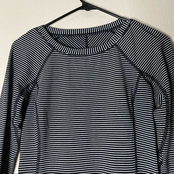 LULULEMON black and white striped Race Your Pace long sleeve tee 4 - Picture 2 of 11